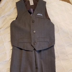 Boy's size 7 vest/slacks/tie
